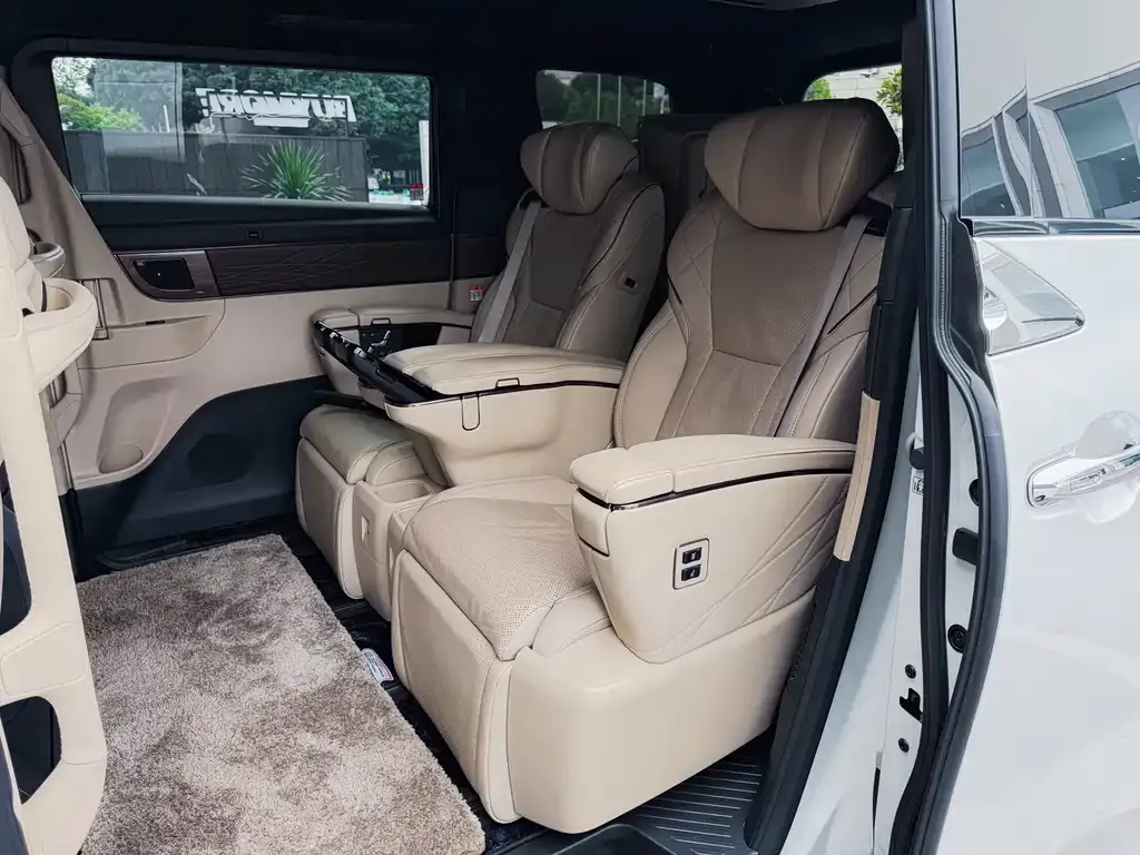 Toyota Alphard — фото 6