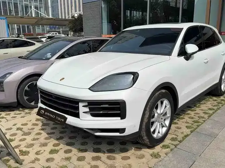 Porsche Cayenne — фото 1