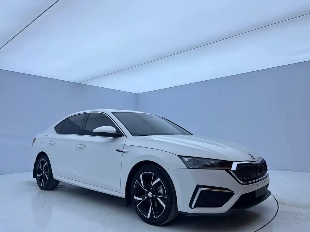 Skoda Octavia — фото 2