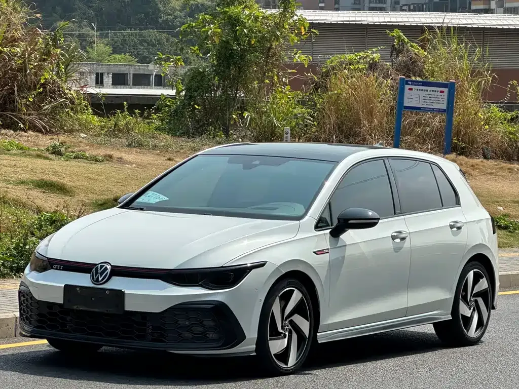Volkswagen Golf GTI — фото 1