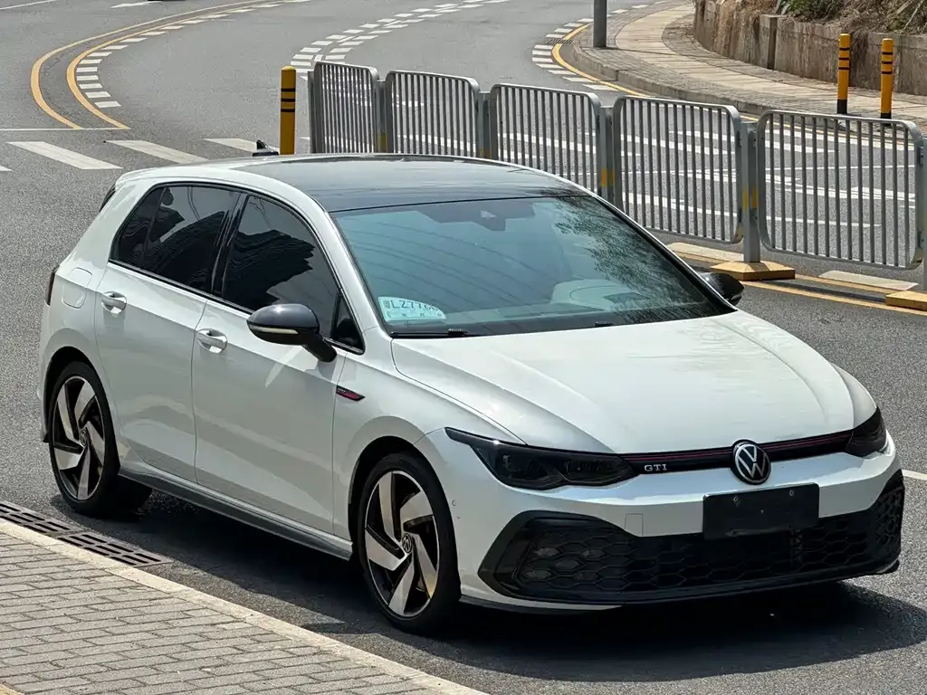 Volkswagen Golf GTI — фото 8