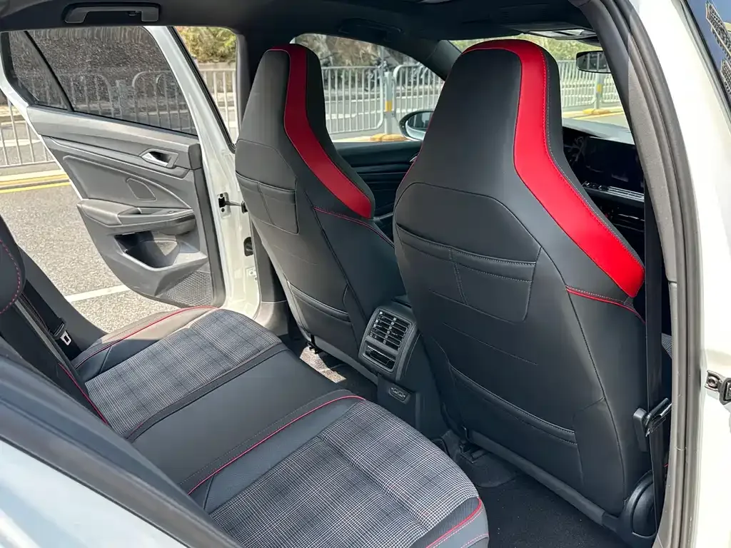 Volkswagen Golf GTI — фото 5