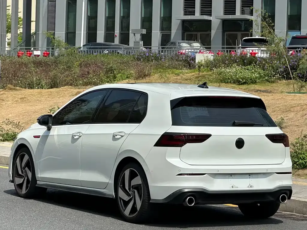 Volkswagen Golf GTI — фото 9