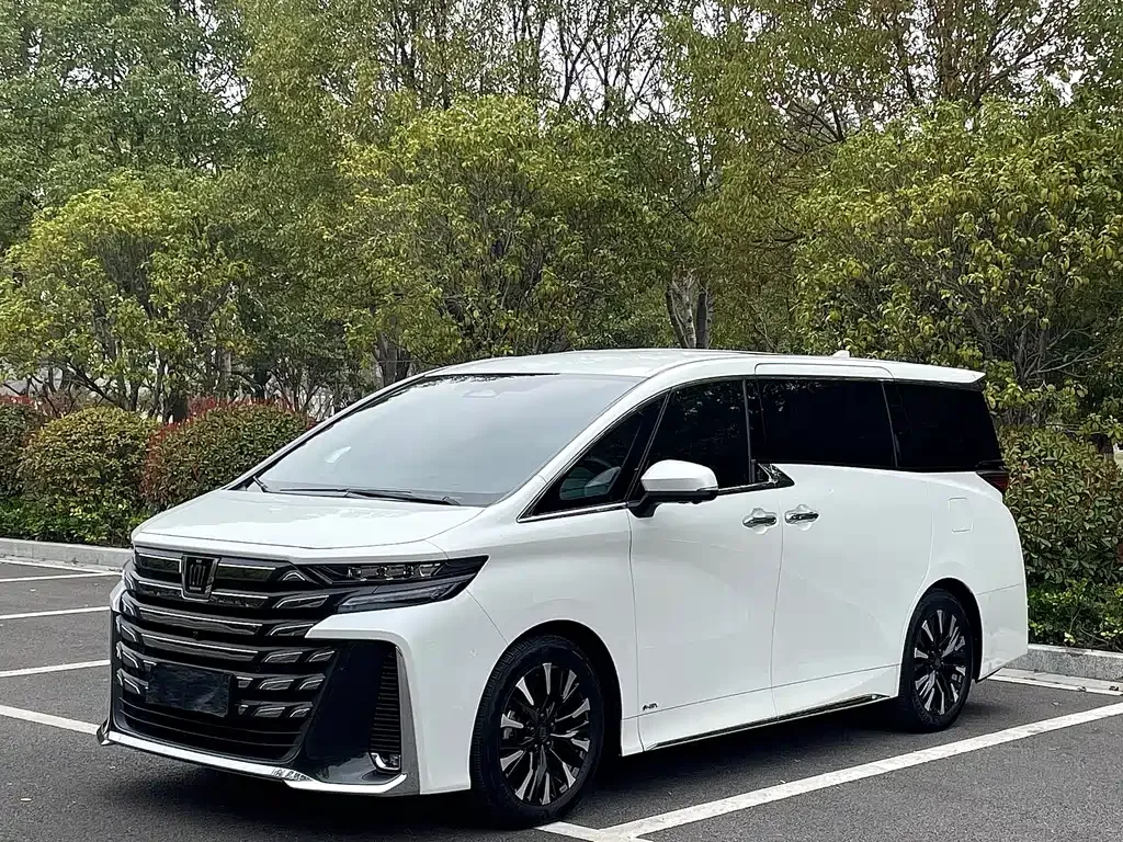 Toyota Vellfire — фото 1