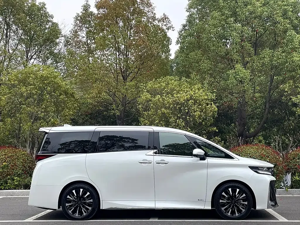 Toyota Vellfire — фото 10