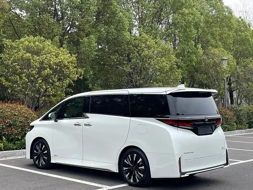 Toyota Vellfire — фото 9