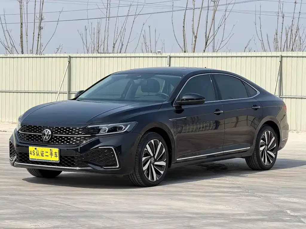 Volkswagen Passat — фото 1