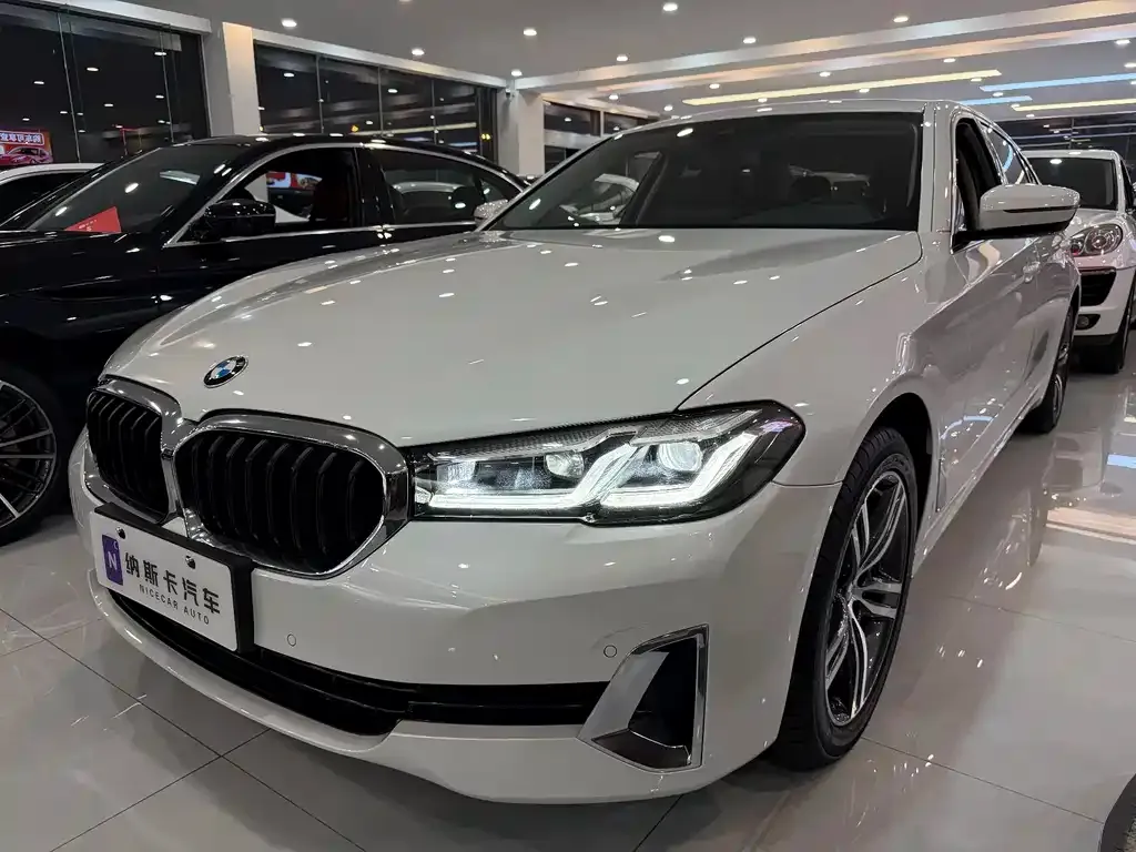 BMW 5 Series — фото 1