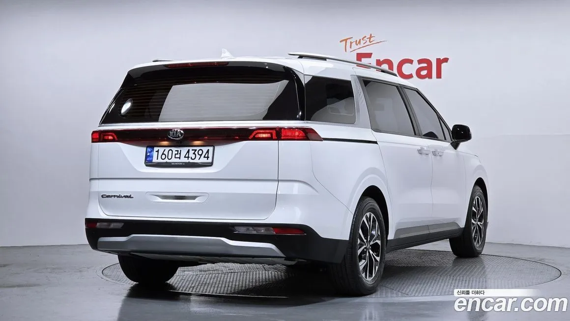 Kia Carnival — фото 10