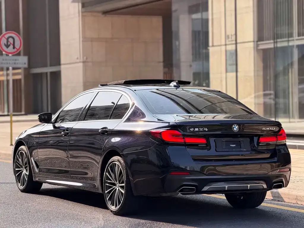 BMW 5 Series — фото 10