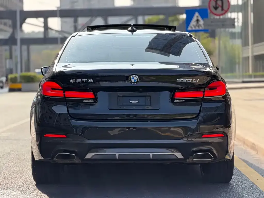 BMW 5 Series — фото 4