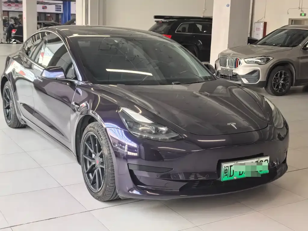 Tesla Model 3 — фото 1