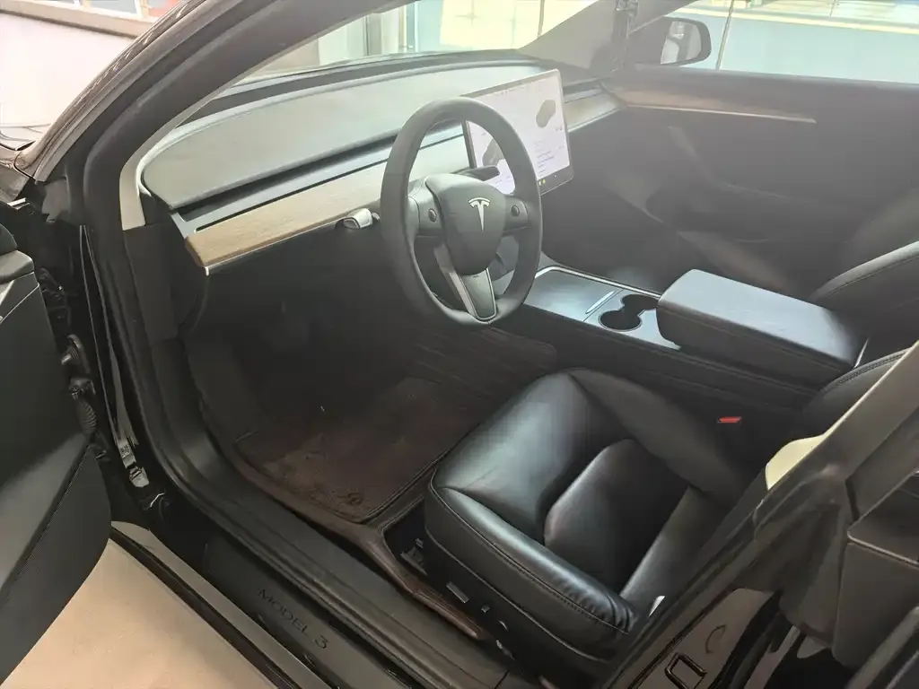 Tesla Model 3 — фото 4