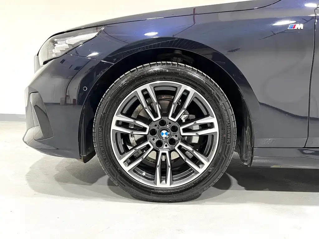 BMW 5 Series — фото 10
