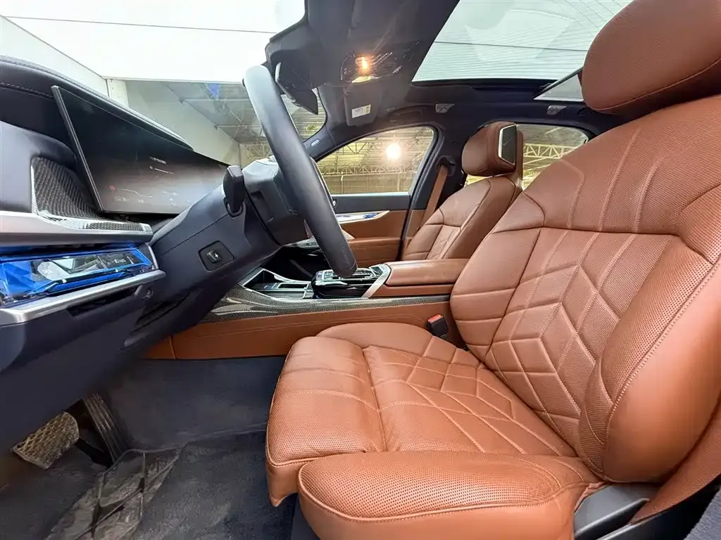 BMW i7 — фото 10