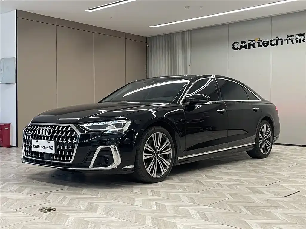 Audi A8 — фото 1