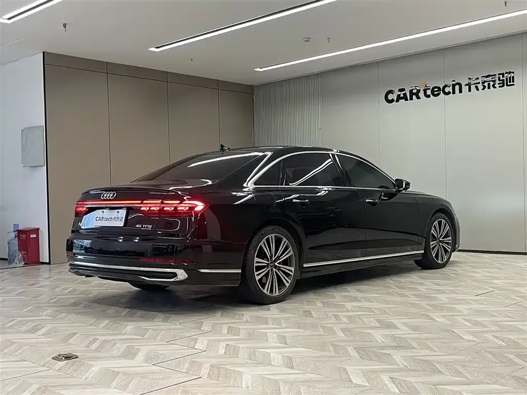 Audi A8 — фото 4