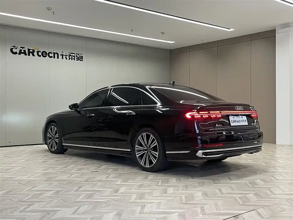 Audi A8 — фото 7