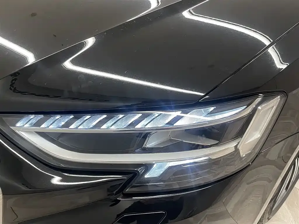 Audi A8 — фото 3