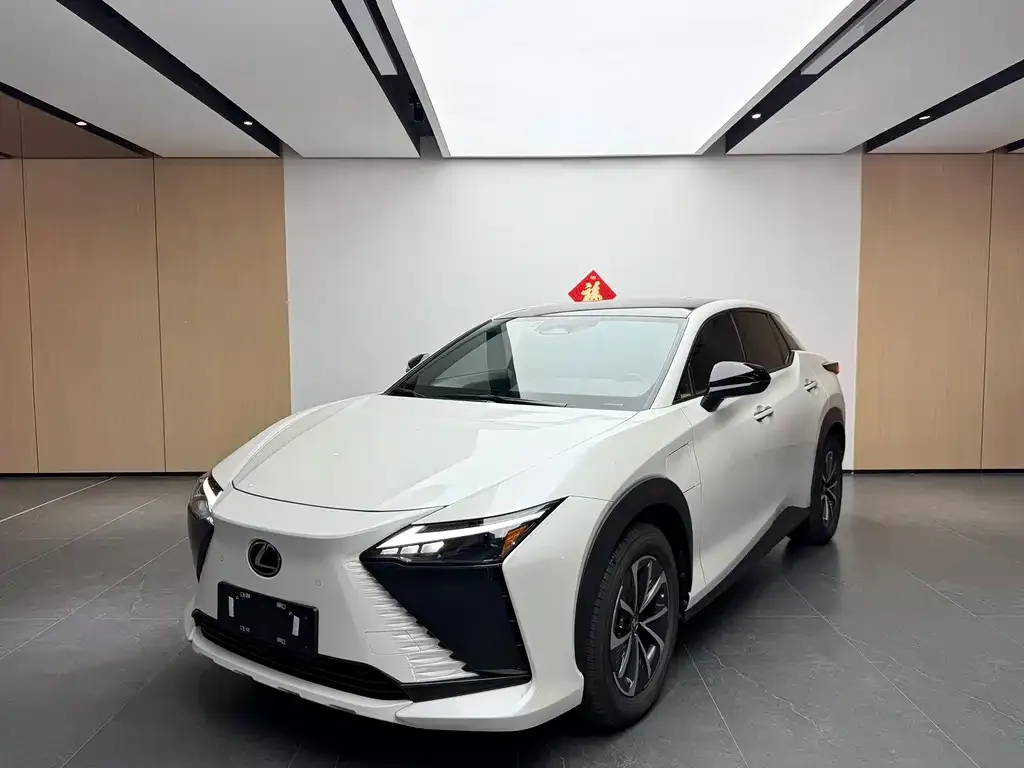 Lexus RZ — фото 1