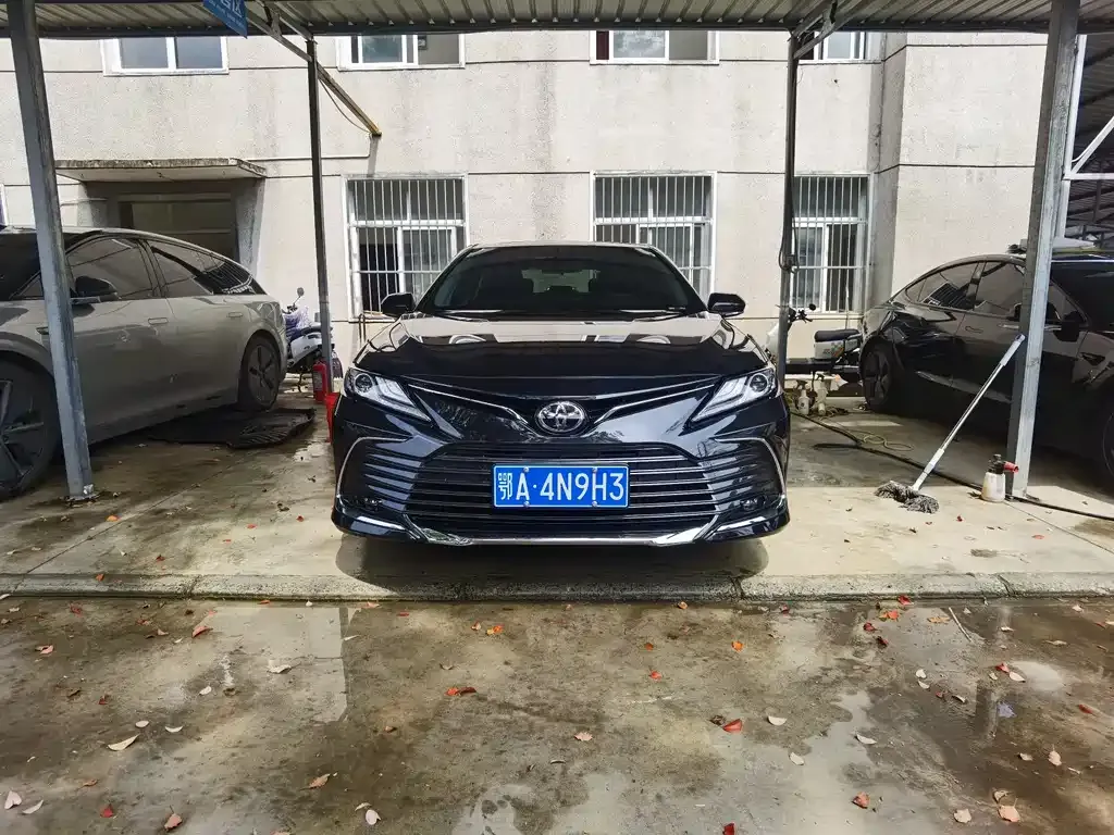 Toyota Camry — фото 10