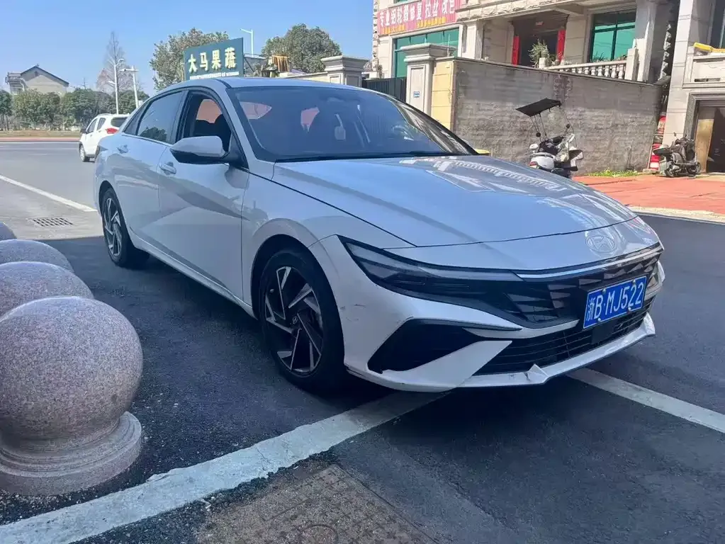 Hyundai Elantra — фото 4