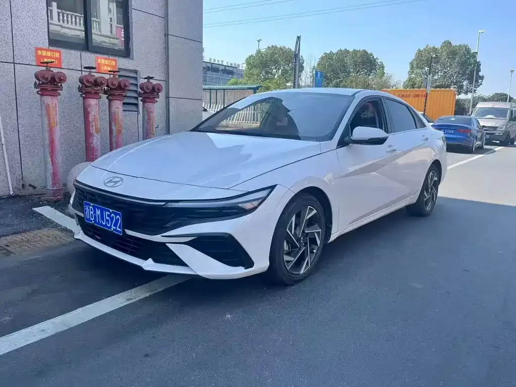 Hyundai Elantra — фото 2