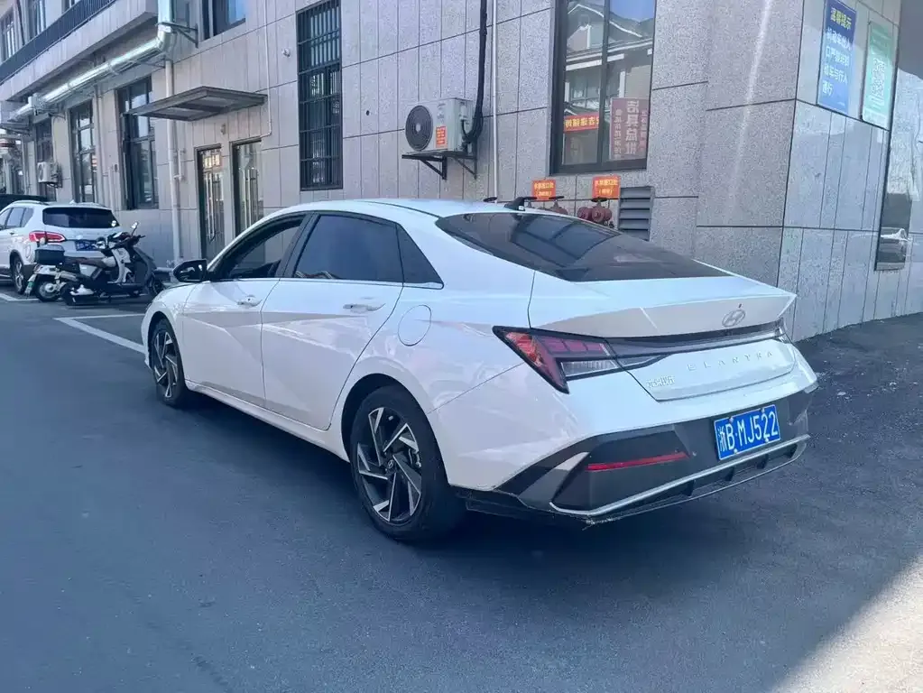Hyundai Elantra — фото 6