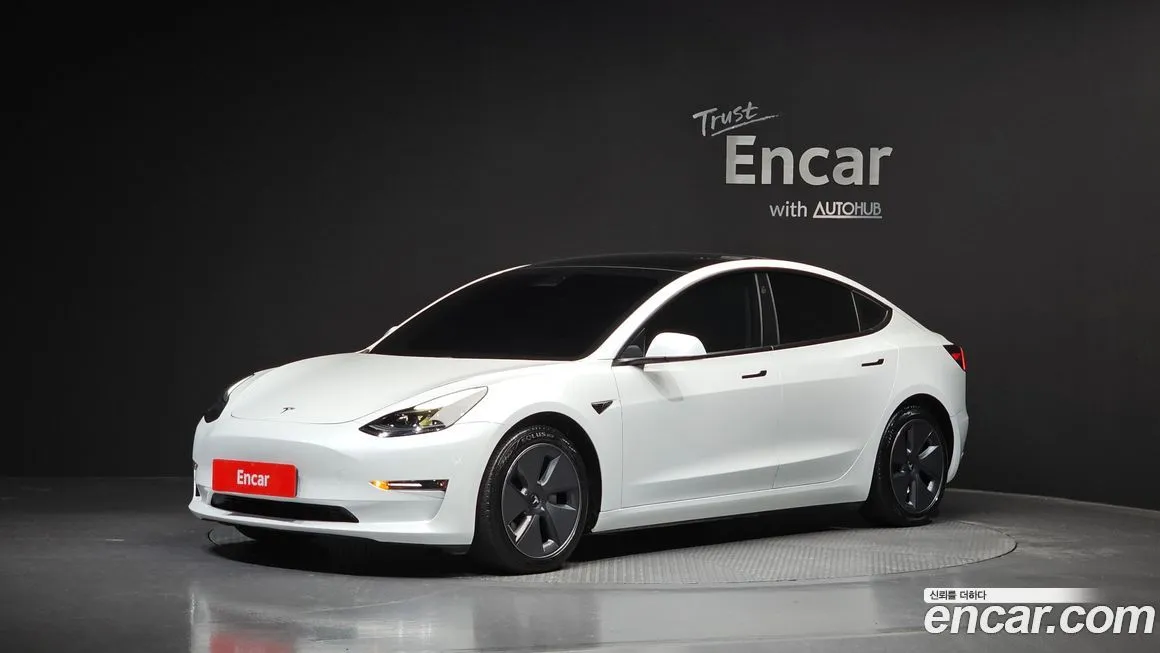 Tesla Model 3 — фото 1