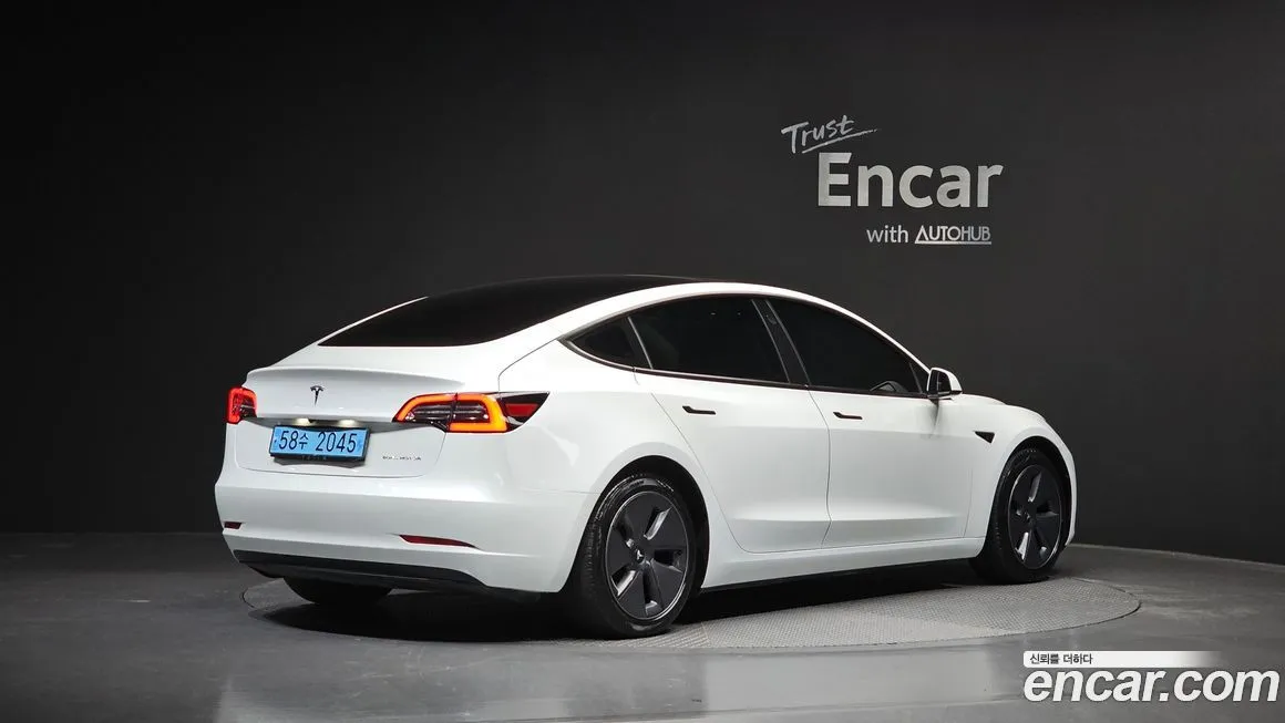 Tesla Model 3 — фото 4