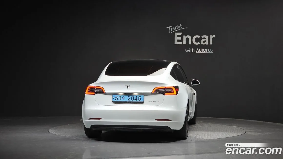 Tesla Model 3 — фото 5