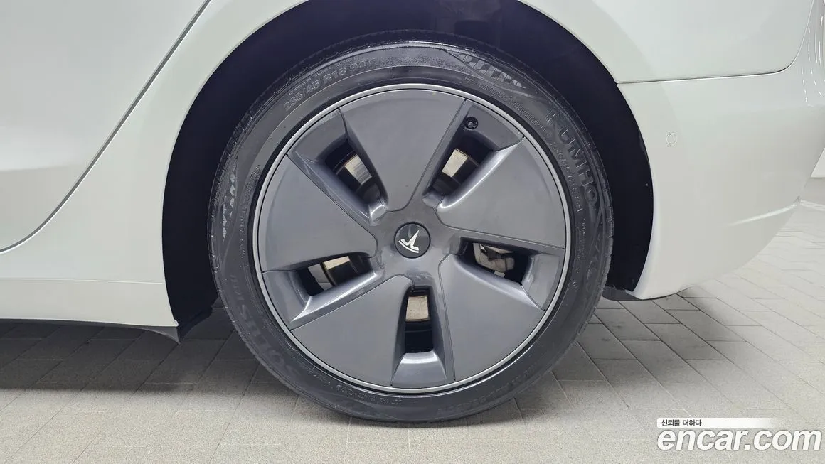Tesla Model 3 — фото 6