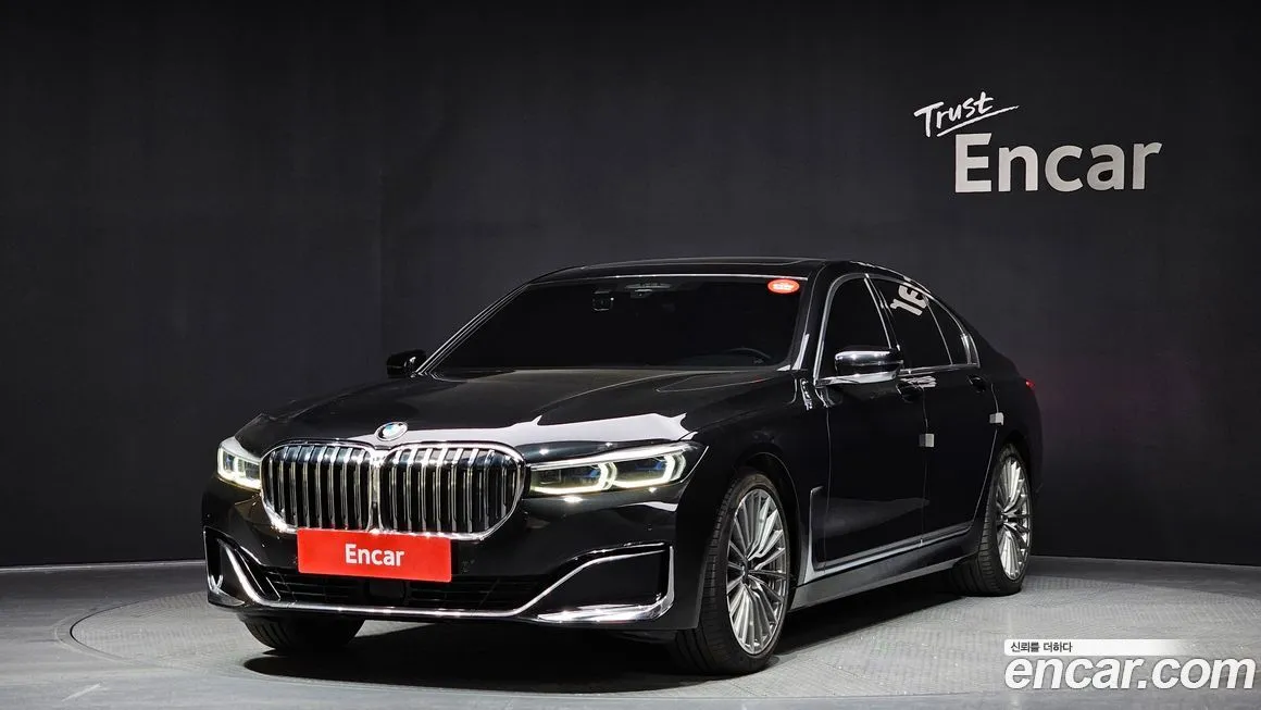 BMW 7-Series — фото 1