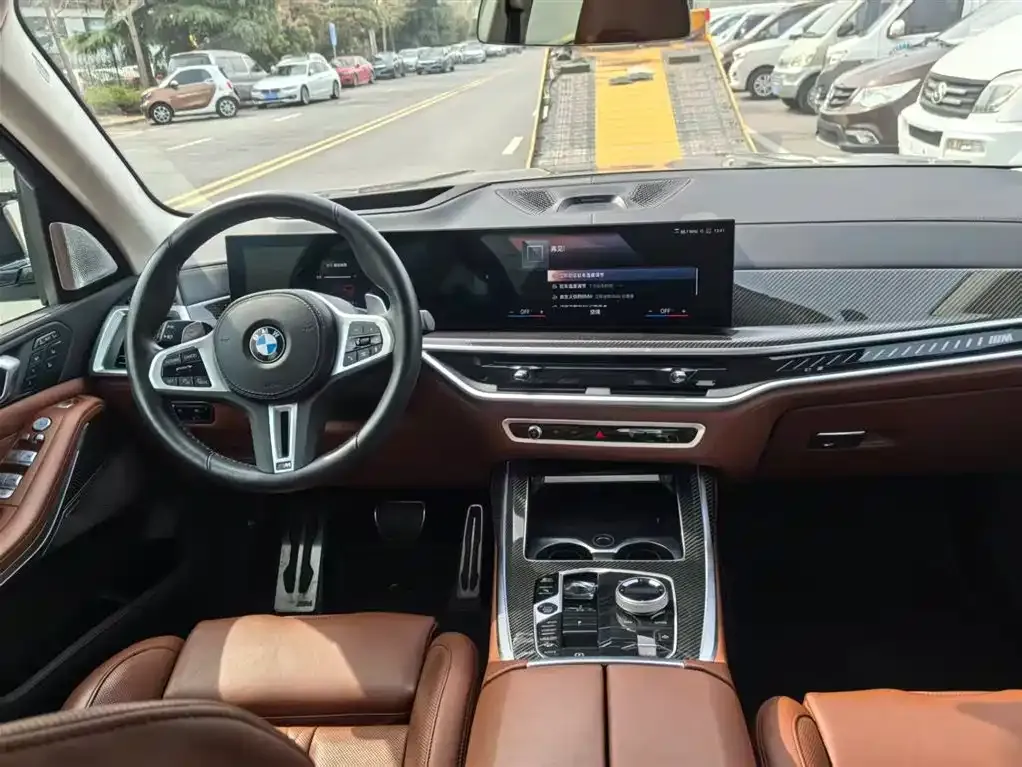 BMW X7 M60i — фото 6