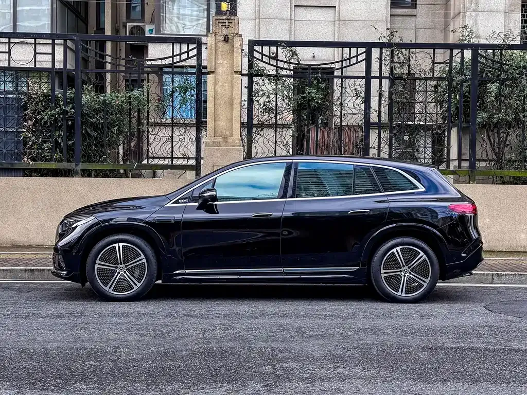 Mercedes-Benz EQS SUV — фото 10