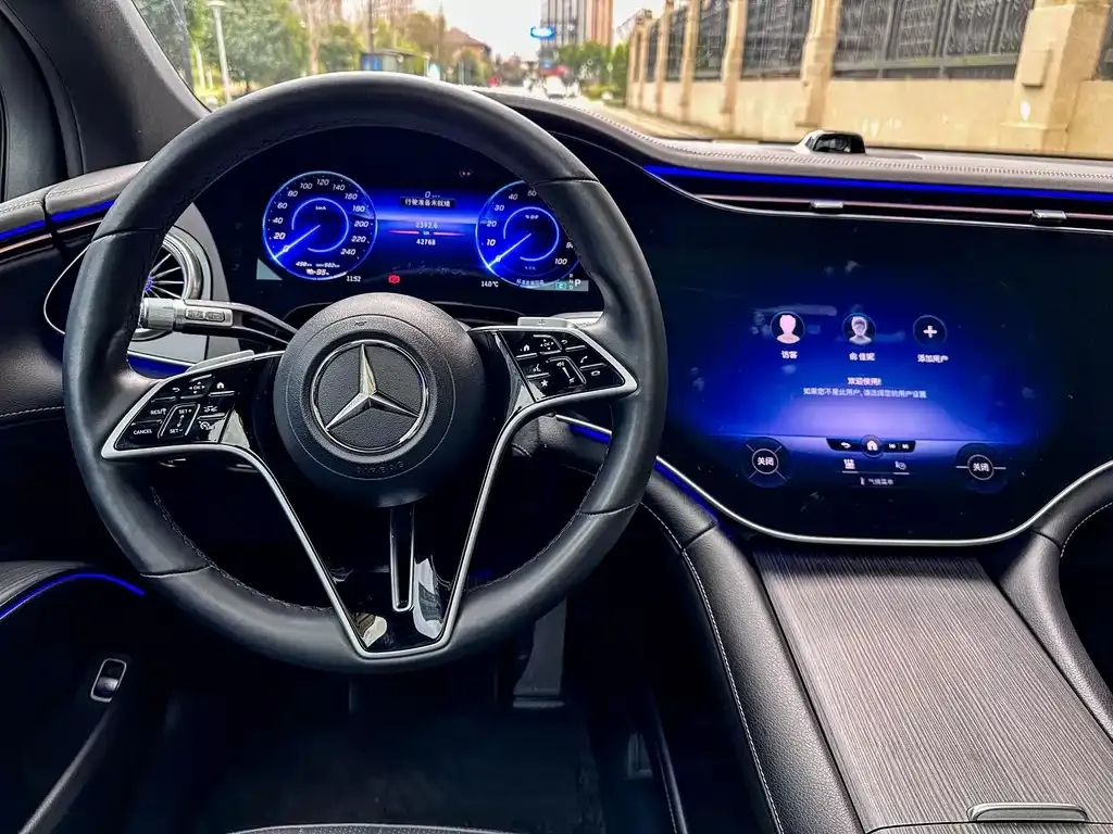 Mercedes-Benz EQS SUV — фото 3