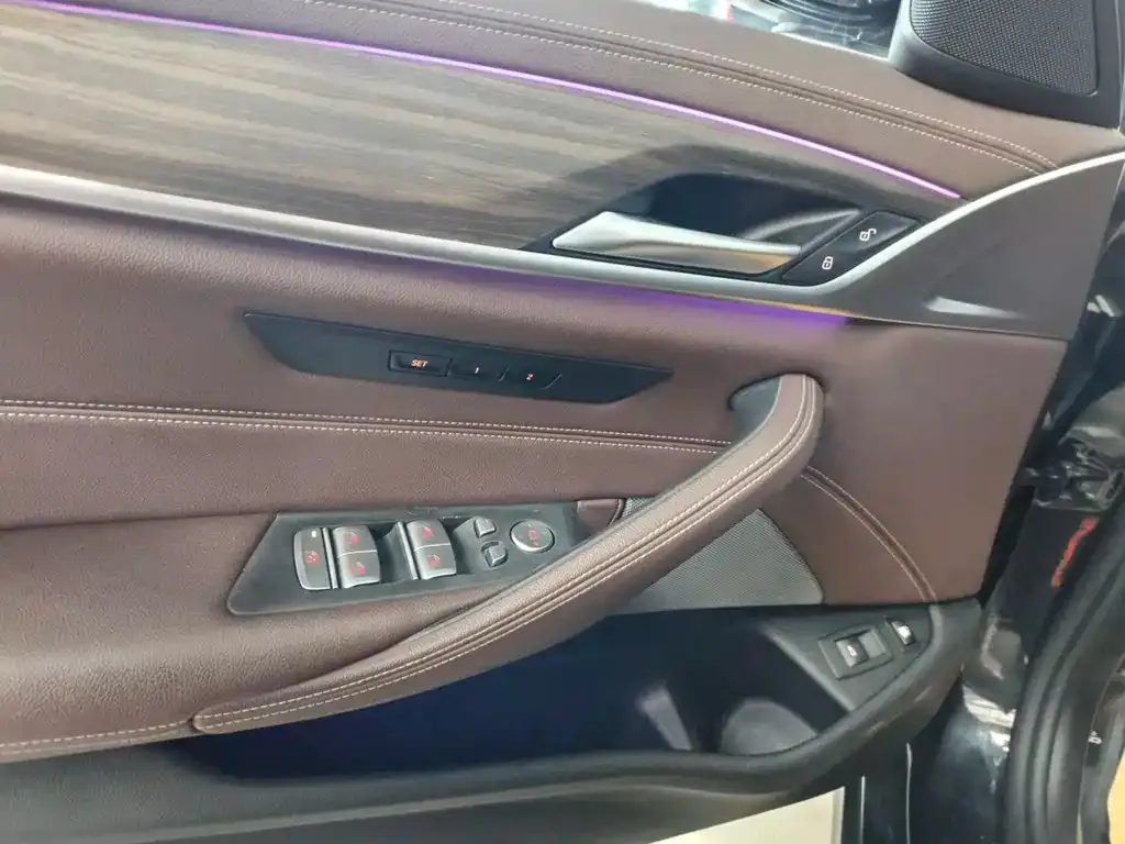 BMW 5 Series New Energy — фото 10