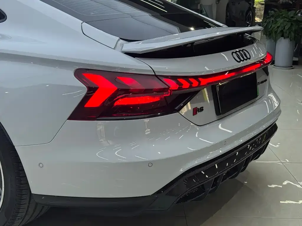 Audi RS e-tron GT — фото 6