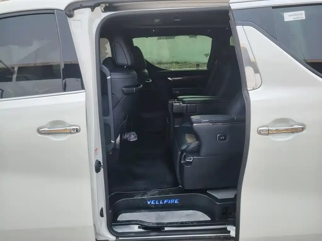 Toyota Vellfire — фото 2