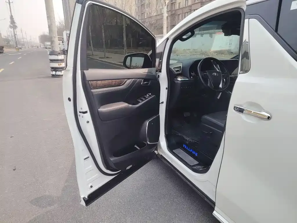 Toyota Vellfire — фото 6