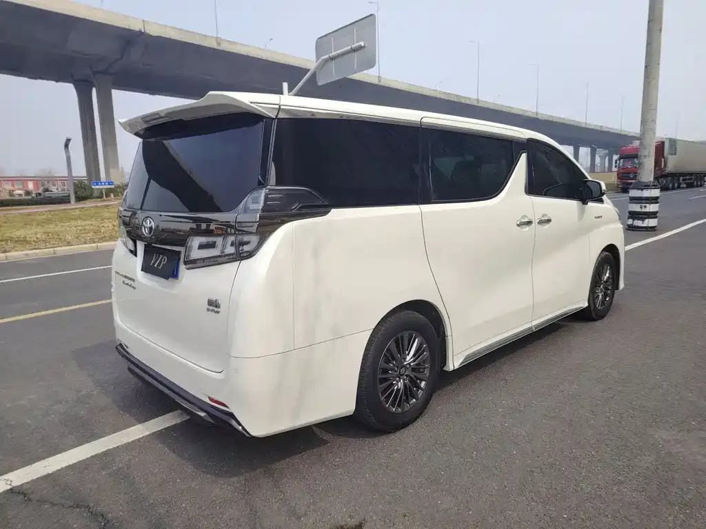 Toyota Vellfire — фото 3