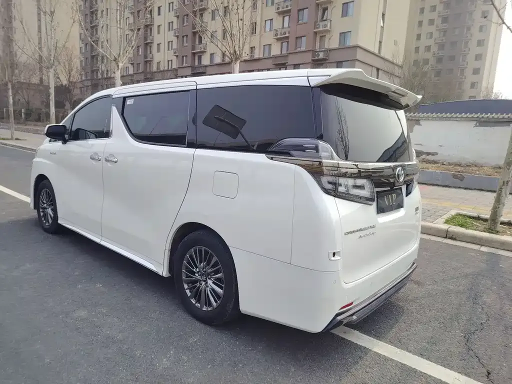 Toyota Vellfire — фото 8
