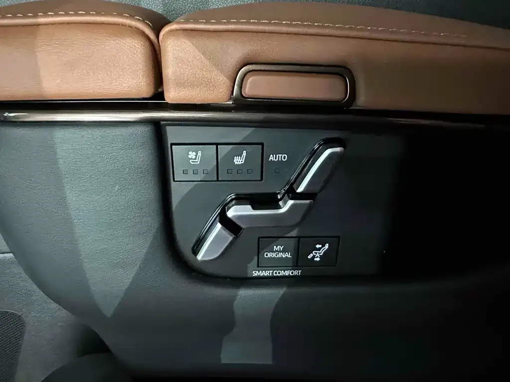 Toyota Alphard — фото 9