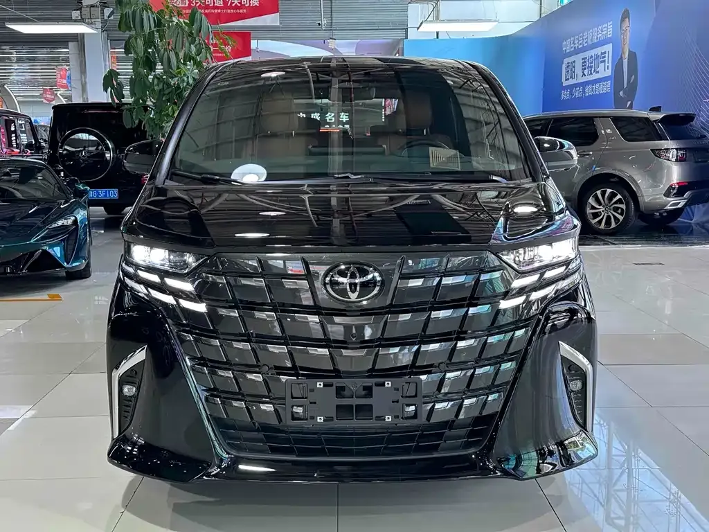 Toyota Alphard — фото 5