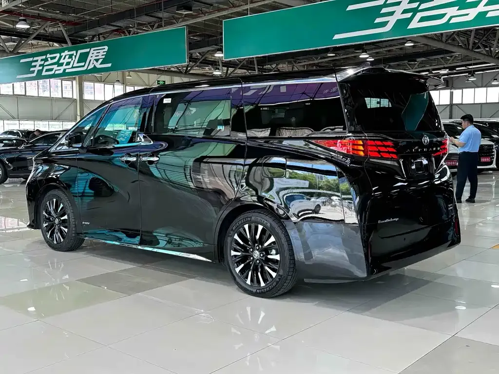 Toyota Alphard — фото 7