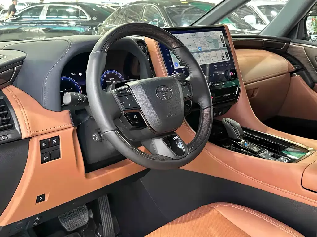 Toyota Alphard — фото 4