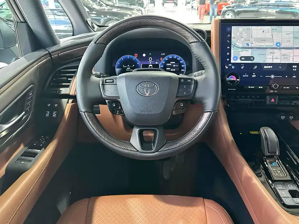 Toyota Alphard — фото 10