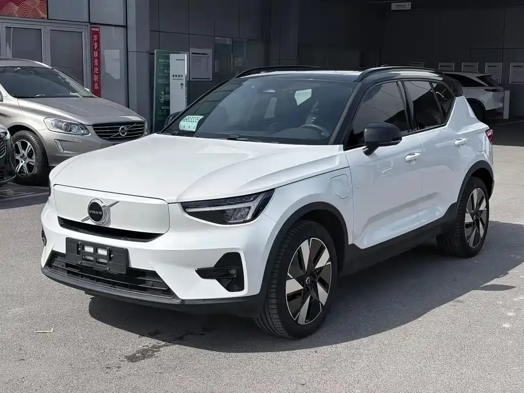 Volvo XC40 NEV — фото 1