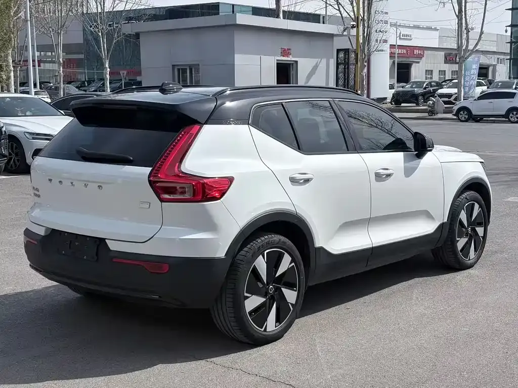 Volvo XC40 NEV — фото 8