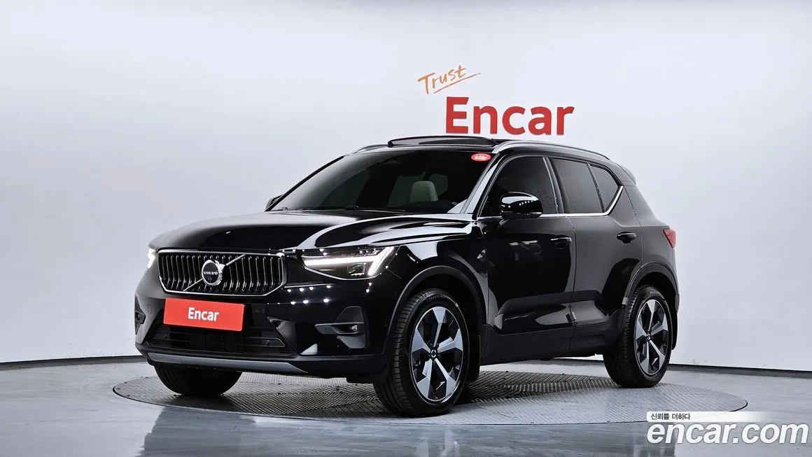 Volvo XC40 — фото 1